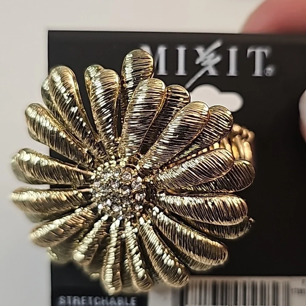 *CLEARANCE RACK* MixIt NWT Large Stretch gold sunflower ring for women